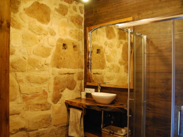 baño-rustico-ducha-alojamiento-salamanca-el-rincon-de-arabayona