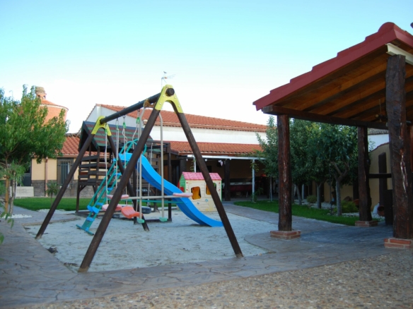 columpios-niños-casa-rural-salamanca-el-rincon-de-arabayona