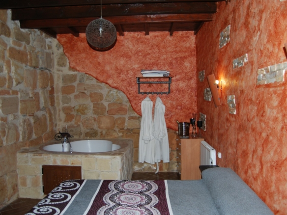 habitacion-matrimonio-jacuzzi-alojamiento-salamanca-el-rincon-de-arabayona