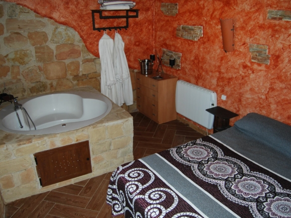 jacuzzi-cama-para-dos-casa-rural-salamanca-el-rincon-de-arabayona