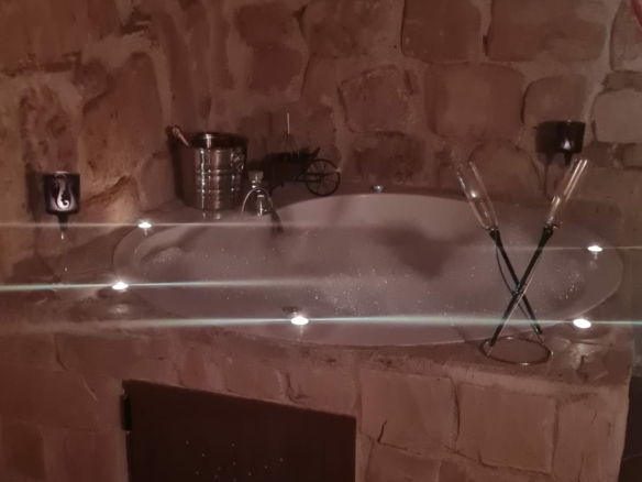 jacuzzi-fin-de-semana-romantico-casa-rural-salamanca-el-rincon-de-arabayona