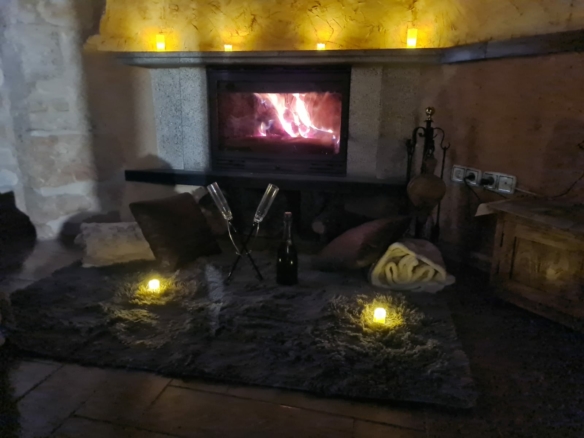 chimenea-ambiente-romantico-salon-el-rincon-de-arabayona